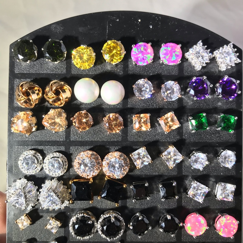 Stud earrings - Picture 2 of 6